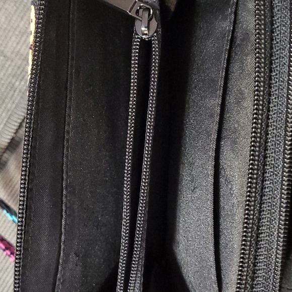 VERA BRADLEY CROSS BODY WRISTLET NWOT - Picture 4 of 4